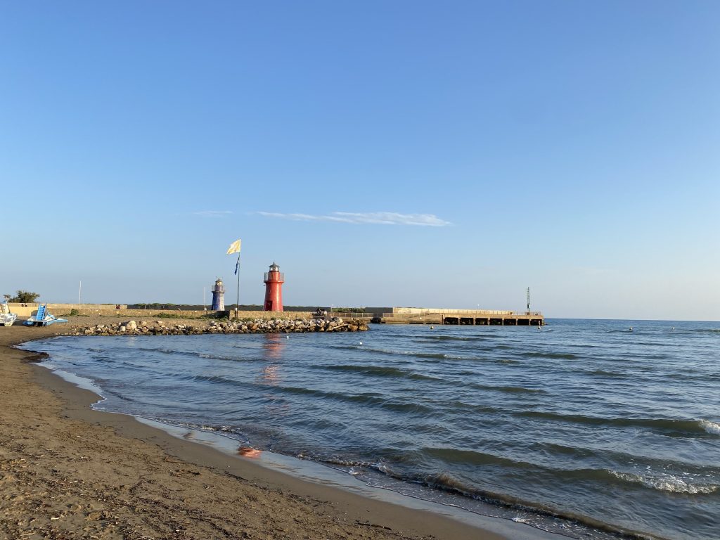 Foto de la playa de poniente, en Castiglione della Pescaia