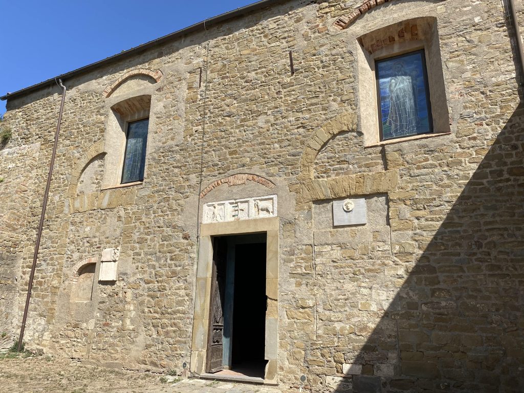 Foto del burgo medieval de Castiglione della Pescaia, iglesia de san giovanni battista