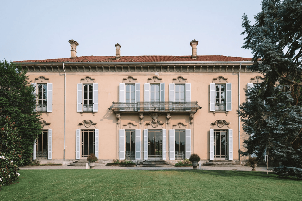 Foto de la fachada de Villa Ponti Greppi en Lecco, Lombardia. Elopement