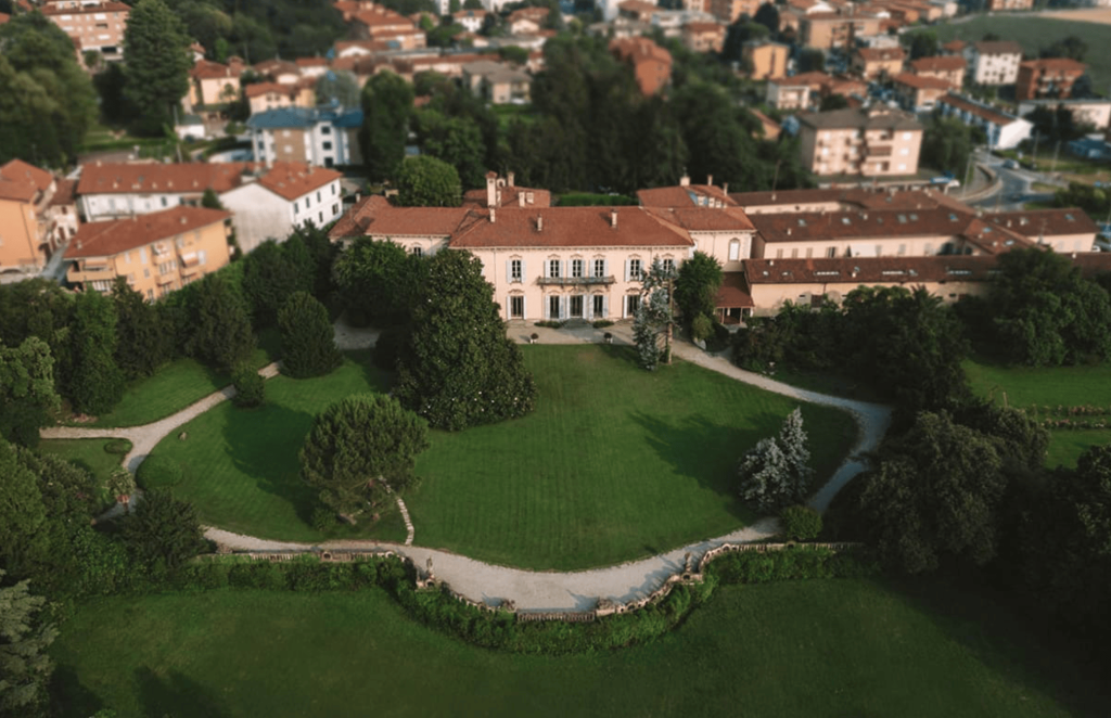 Foto panorámica de Villa Ponti Greppi en Lecco, Lombardia. Elopement