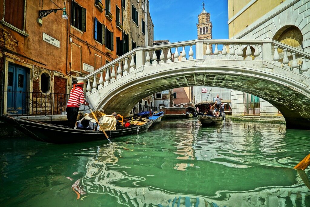 Foto de góndola en Venecia. Elopement